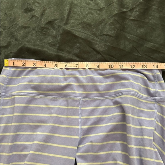 Athleta Lilac Purple Striped Capri Leggings Size L Stretchy Activewear - Picture 5 of 6